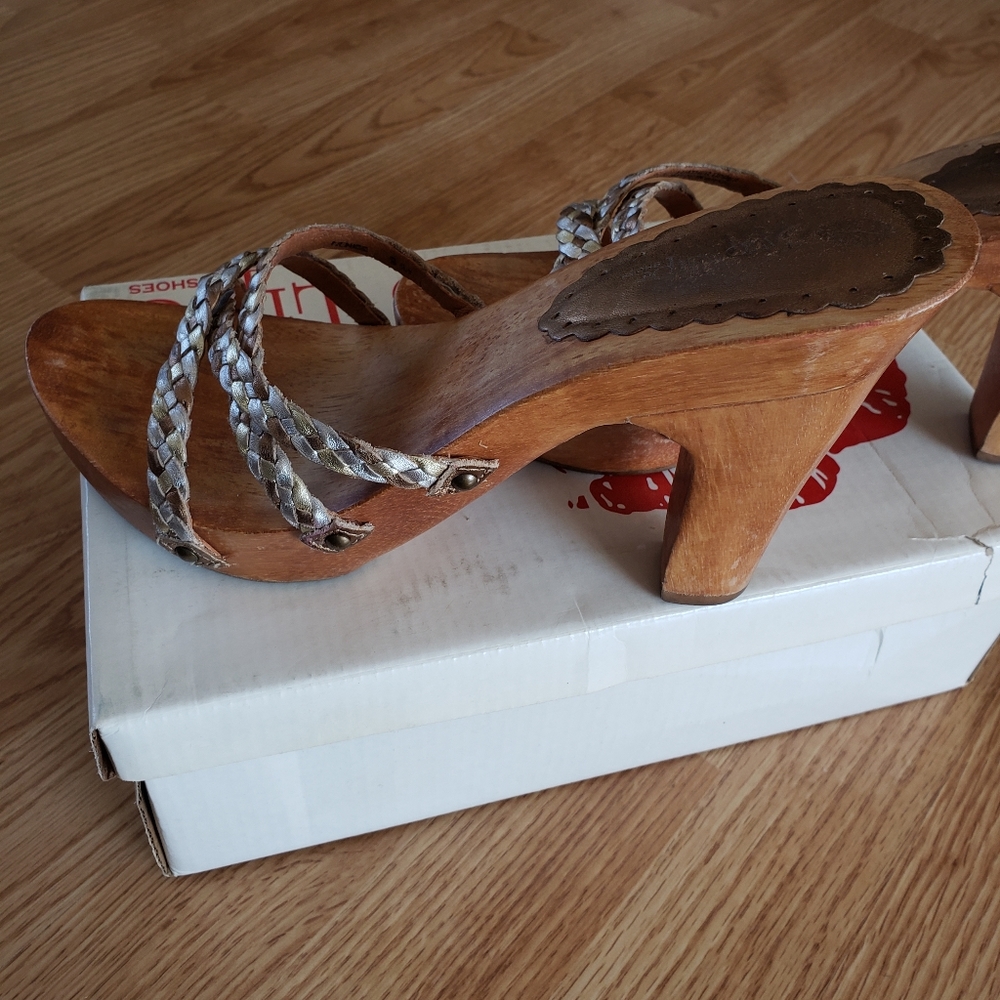 Two Lips Heels - Picture 4 of 5